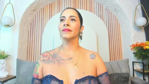 Snapshot of violeet_scottt chatting on June 3, 10:18 am Violette online show from June 3, 10:18 am