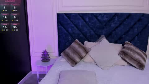 Violet online show from March 27, 6:40 pm