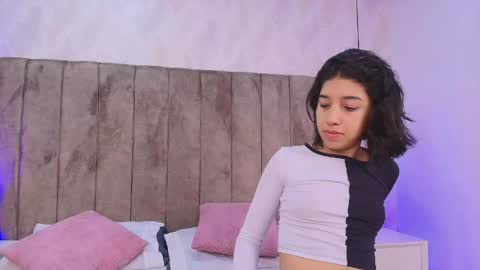 Snapshot of violet_606 chatting on May 13, 12:13 pm Violeta online show from May 13, 12:13 pm