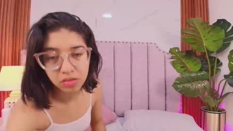 Snapshot of violet_606 chatting on May 29, 1:09 pm Violeta online show from May 29, 1:09 pm