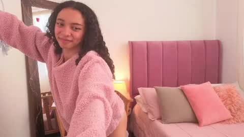Snapshot of violet__15 chatting on April 23, 12:29 pm violet__15 online show from April 23, 12:29 pm