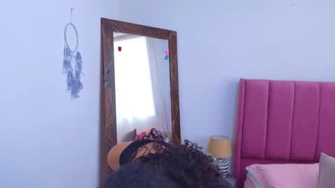 Snapshot of violet__15 chatting on April 27, 12:25 pm violet__15 online show from April 27, 12:25 pm