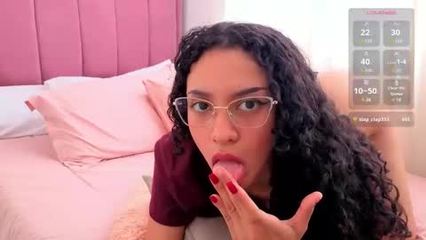 Snapshot of violet__15 chatting on May 11, 4:04 pm violet__15 online show from May 11, 4:04 pm