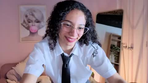 Snapshot of violet__15 chatting on June 25, 12:09 pm violet__15 online show from June 25, 12:09 pm