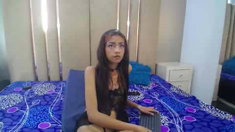 Snapshot of violet_angel13 chatting on February 23, 1:19 pm Violet online show from February 23, 1:19 pm