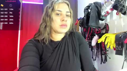 Snapshot of violet_bdsmx chatting on June 10, 7:46 pm Kim online show from June 10, 7:46 pm