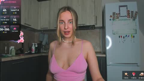 Snapshot of violet_blue_eyes chatting on January 29, 2:21 pm Violet online show from January 29, 2:21 pm