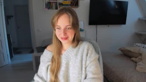 Snapshot of violet_blue_eyes chatting on October 8, 7:39 am Violet online show from October 8, 7:39 am