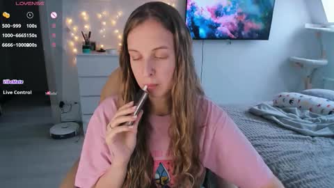 Snapshot of violet_blue_eyes chatting on February 10, 11:36 am Violet online show from February 10, 11:36 am