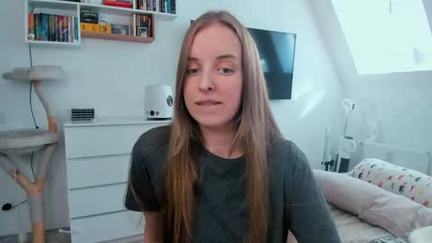 Snapshot of violet_blue_eyes chatting on May 19, 2:12 pm Violet online show from May 19, 2:12 pm