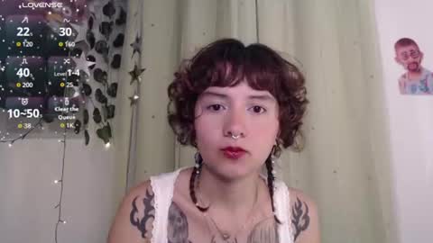 Snapshot of violet_bluee chatting on June 11, 7:39 am Violet online show from June 11, 7:39 am