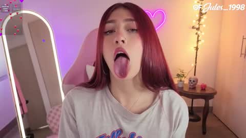 violet online show from March 19, 6:56 pm