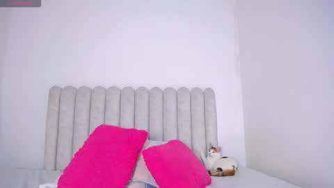 Snapshot of violet_giraldo chatting on March 3, 6:25 pm violet_giraldo online show from March 3, 6:25 pm