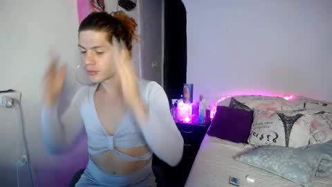 Snapshot of violet_hyuga chatting on February 13, 2:18 am violet_hyuga online show from February 13, 2:18 am