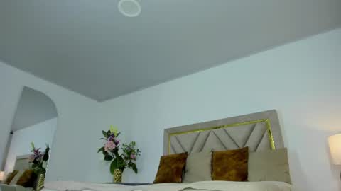 Snapshot of violet_queen2 chatting on June 18, 6:56 pm Mary online show from June 18, 6:56 pm