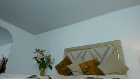 Snapshot of violet_queen2 chatting on June 29, 7:03 pm Mary online show from June 29, 7:03 pm