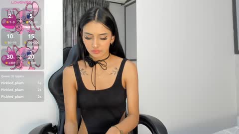 Snapshot of violet_rost chatting on January 31, 6:25 pm Violet online show from January 31, 6:25 pm