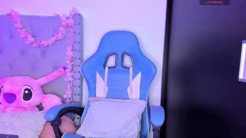 Snapshot of violet_rost chatting on September 12, 1:33 pm Violet online show from September 12, 1:33 pm