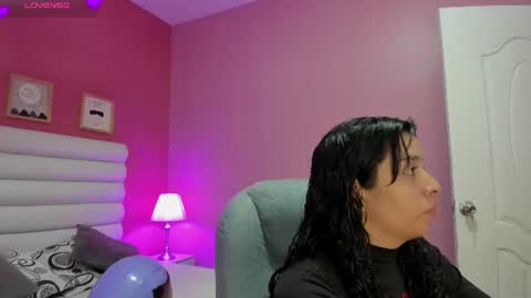 Snapshot of violet_sinclair chatting on June 21, 11:02 am violet_sinclair online show from June 21, 11:02 am
