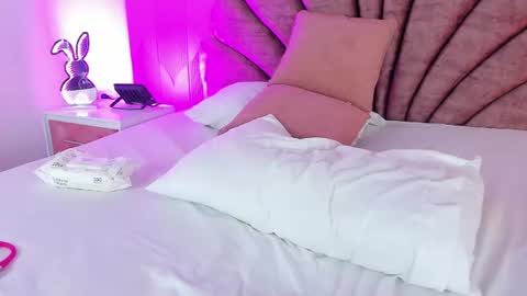 Snapshot of violet_smith01 chatting on July 6, 3:03 pm violet_smith01 online show from July 6, 3:03 pm