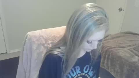 Snapshot of violet_winter97 chatting on December 19, 7:07 am violet_winter97 online show from December 19, 7:07 am