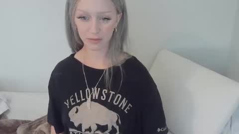 Snapshot of violet_winter97 chatting on December 22, 7:10 pm violet_winter97 online show from December 22, 7:10 pm