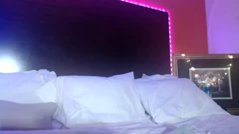 Snapshot of violet_winter97 chatting on February 1, 6:01 am violet_winter97 online show from February 1, 6:01 am