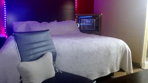 Snapshot of violet_winter97 chatting on February 22, 5:08 am violet_winter97 online show from February 22, 5:08 am