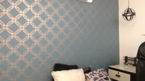 Snapshot of violeta_cute18 chatting on December 23, 1:18 am Violeta online show from December 23, 1:18 am