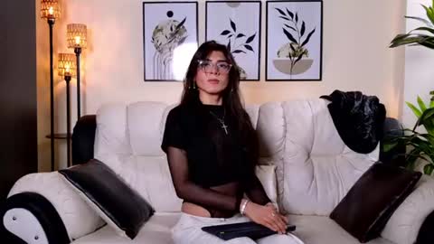 Snapshot of violeta_foxz chatting on June 20, 7:38 pm Violeta online show from June 20, 7:38 pm