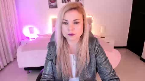 violeta_hotter_ online show from October 18, 11:00 am