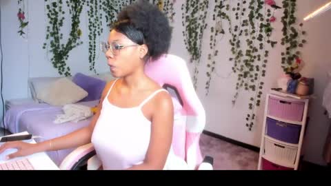 Snapshot of violeta_miler_ chatting on April 29, 7:31 pm Violeta online show from April 29, 7:31 pm