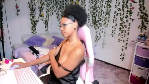 Snapshot of violeta_miler_ chatting on May 14, 5:42 pm Violeta online show from May 14, 5:42 pm