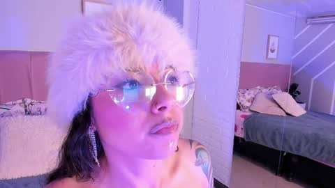 Snapshot of violeta_muns chatting on June 5, 6:35 pm Violeta online show from June 5, 6:35 pm