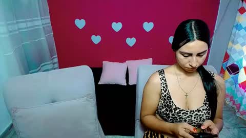 Snapshot of violeta_rouses chatting on June 19, 4:00 pm violeta_rouses online show from June 19, 4:00 pm