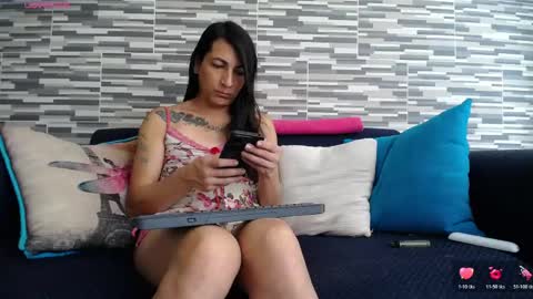 Snapshot of violetagomez_co chatting on June 1, 3:47 pm Violeta Gmez online show from June 1, 3:47 pm