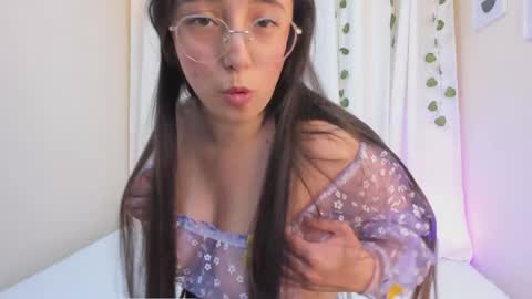 Snapshot of violetagrace chatting on April 10, 11:15 am Violeta online show from April 10, 11:15 am