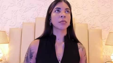 Snapshot of violetahills_ chatting on July 16, 12:33 pm Violeta online show from July 16, 12:33 pm