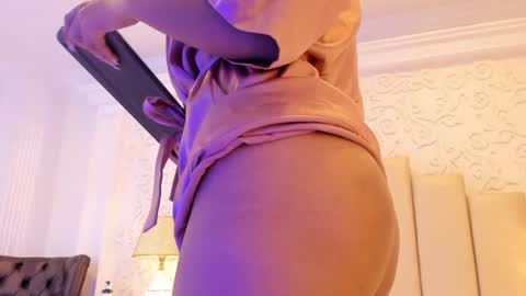 Snapshot of violetahills_ chatting on July 17, 3:39 pm Violeta online show from July 17, 3:39 pm