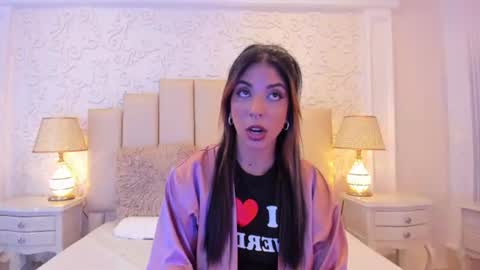 Snapshot of violetahills_ chatting on July 26, 4:36 pm Violeta online show from July 26, 4:36 pm