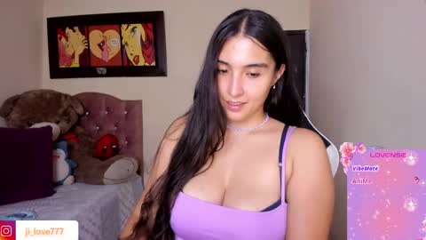 Snapshot of violetalee chatting on April 21, 2:37 am Jimena online show from April 21, 2:37 am