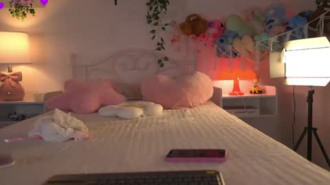 Snapshot of violeth___ chatting on May 5, 10:12 am violeth___ online show from May 5, 10:12 am