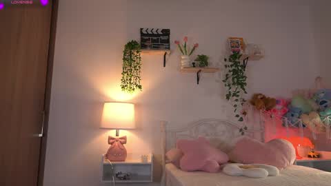 Snapshot of violeth___ chatting on May 11, 12:11 pm violeth___ online show from May 11, 12:11 pm
