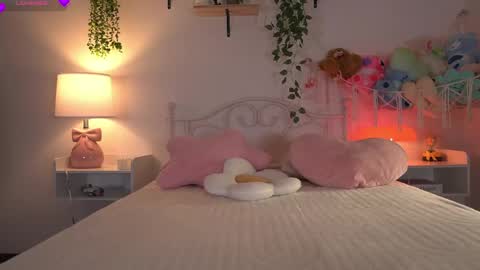 Snapshot of violeth___ chatting on May 12, 11:40 am violeth___ online show from May 12, 11:40 am