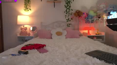 Snapshot of violeth___ chatting on June 8, 10:04 am violeth___ online show from June 8, 10:04 am