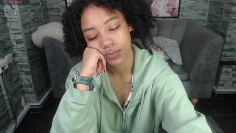 Snapshot of violeth_b chatting on September 23, 1:03 pm violeth_b online show from September 23, 1:03 pm