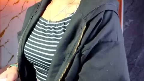 Snapshot of violeth_b chatting on October 27, 12:42 pm violeth_b online show from October 27, 12:42 pm