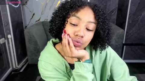 Snapshot of violeth_b chatting on November 1, 12:40 pm violeth_b online show from November 1, 12:40 pm