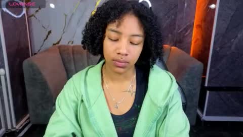 Snapshot of violeth_b chatting on November 7, 1:33 pm violeth_b online show from November 7, 1:33 pm