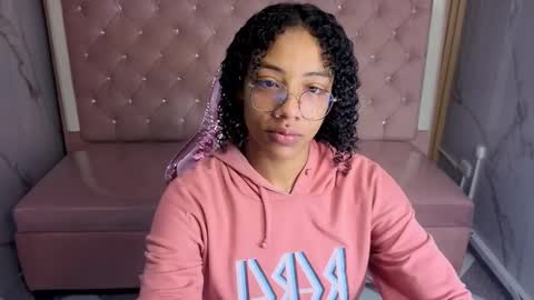 Snapshot of violeth_b chatting on December 15, 12:42 pm violeth_b online show from December 15, 12:42 pm